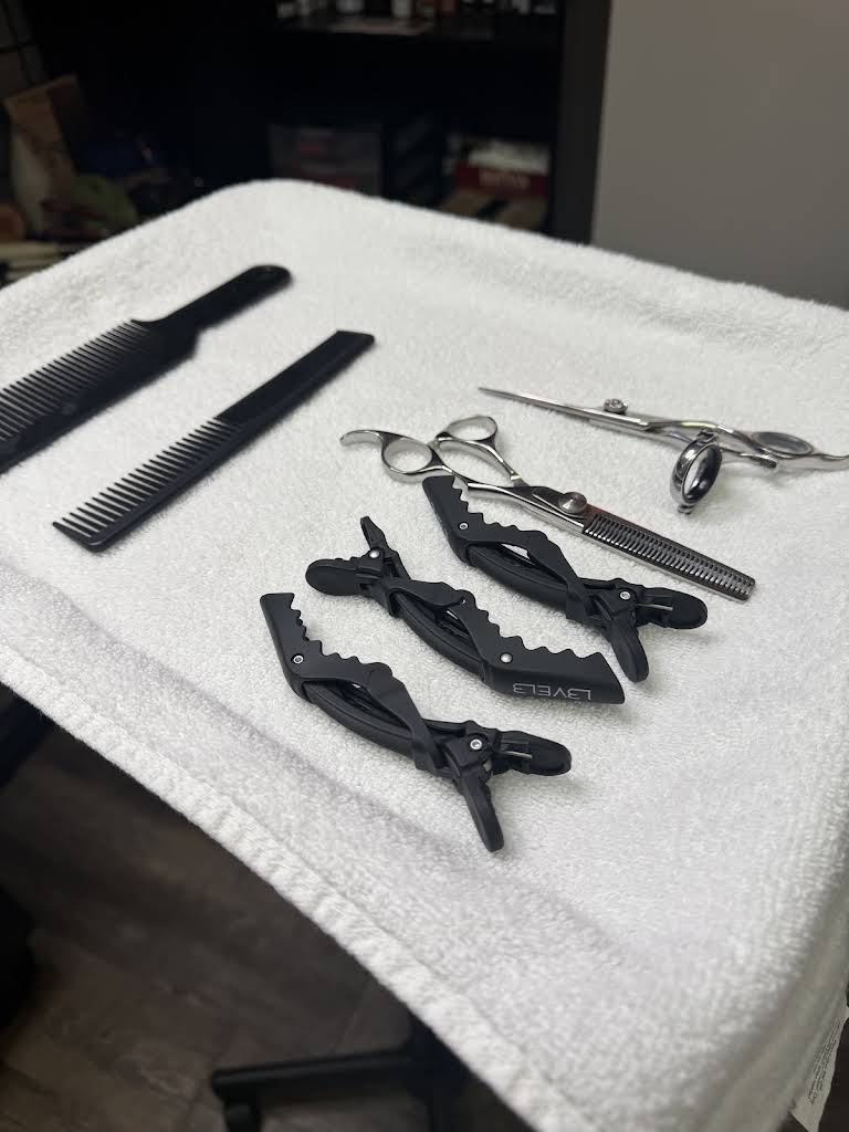 Shears and combs arranged for a precision haircut